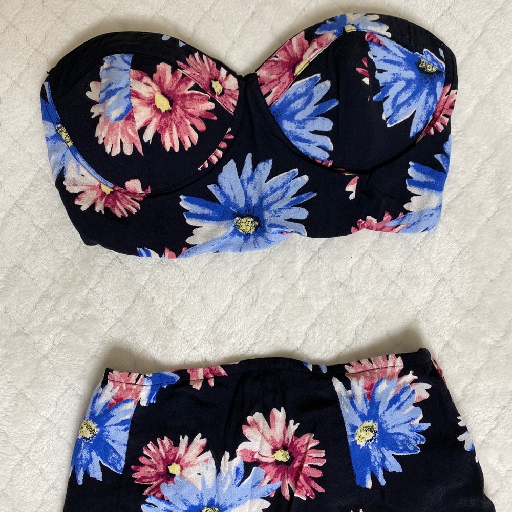 Two piece set - Picture 4 of 7
